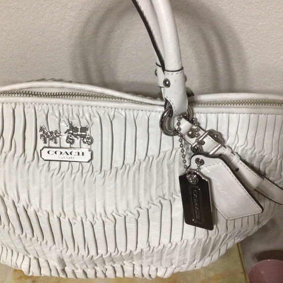 Ivory Coach Leather Tote Handbag - Picture 15 of 16